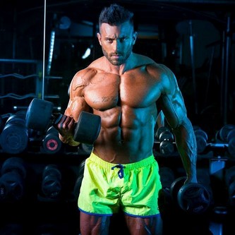 Chippendale musclé pour brûlage de culotte à Bruxelles