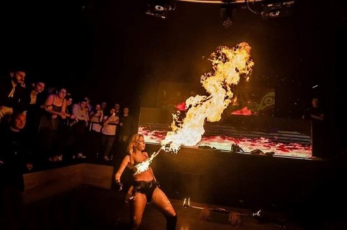 Cracheur de feu lors d'un mariage en Isère