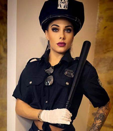 Stripteaseuse EVG Policière